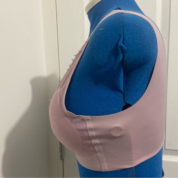Daisy Fuentes women pink seamless bralette. Size L. Used. - Picture 2 of 5